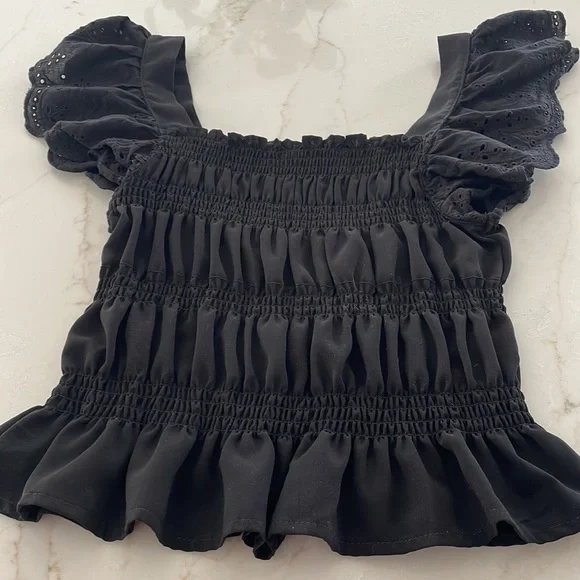 BEAUTIFUL DETAILS BLACK TOP - Picture 4 of 6